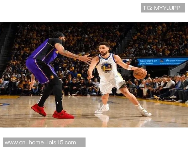 勇士与爵士季后赛第三场激战回顾球星表现与战术分析 勇士与爵士季后赛第三场激战回顾球星表现与战术分析